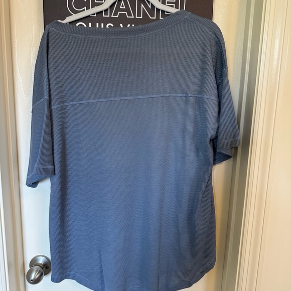 *NEW* OVERSIZED WORKOUT EVERYDAY COMFY TEE - Picture 4 of 12